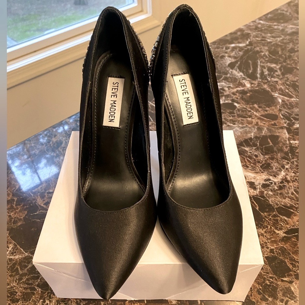 STEVE MADDEN BLACK PUMPS WITH RHINESTONES HEELS 7M